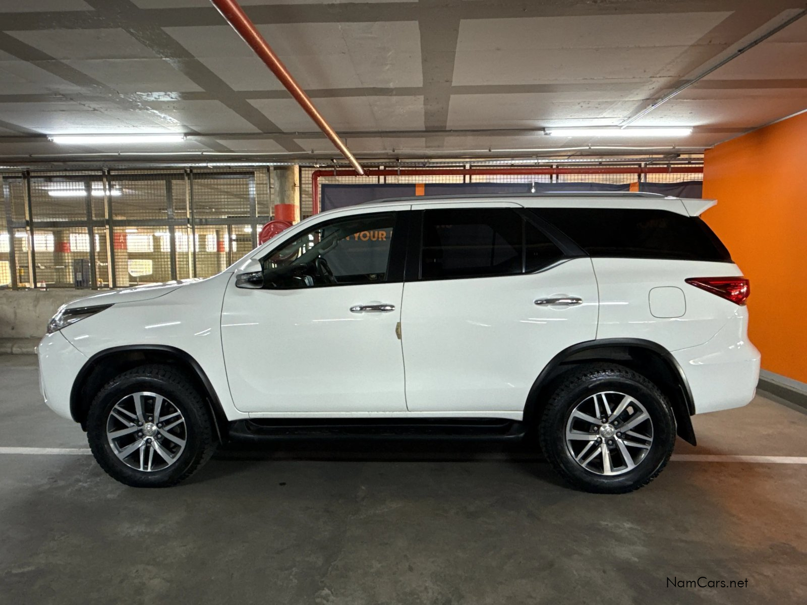 2018 Toyota Fortuner photo 2