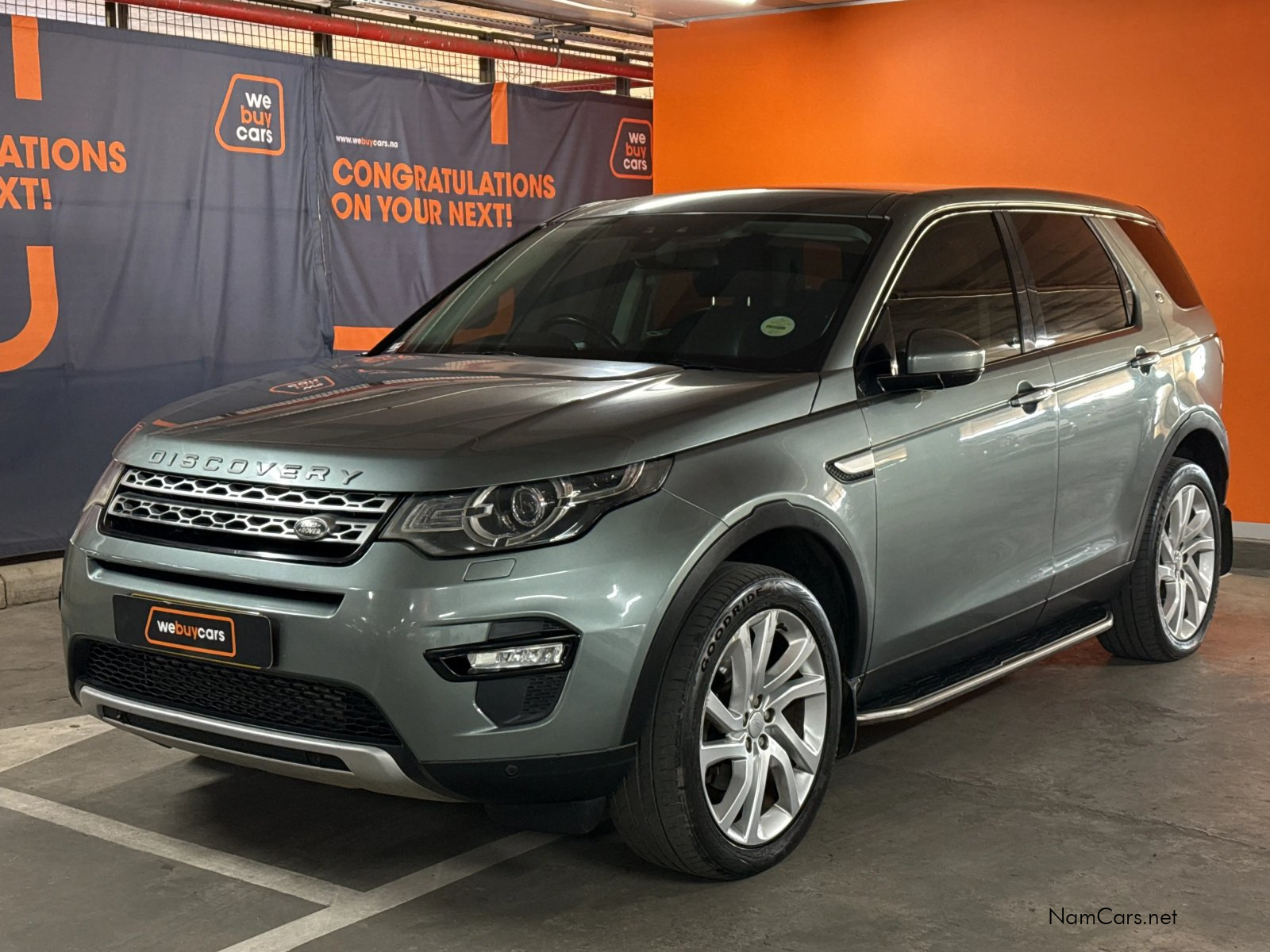 2015 Land Rover Discovery photo 1