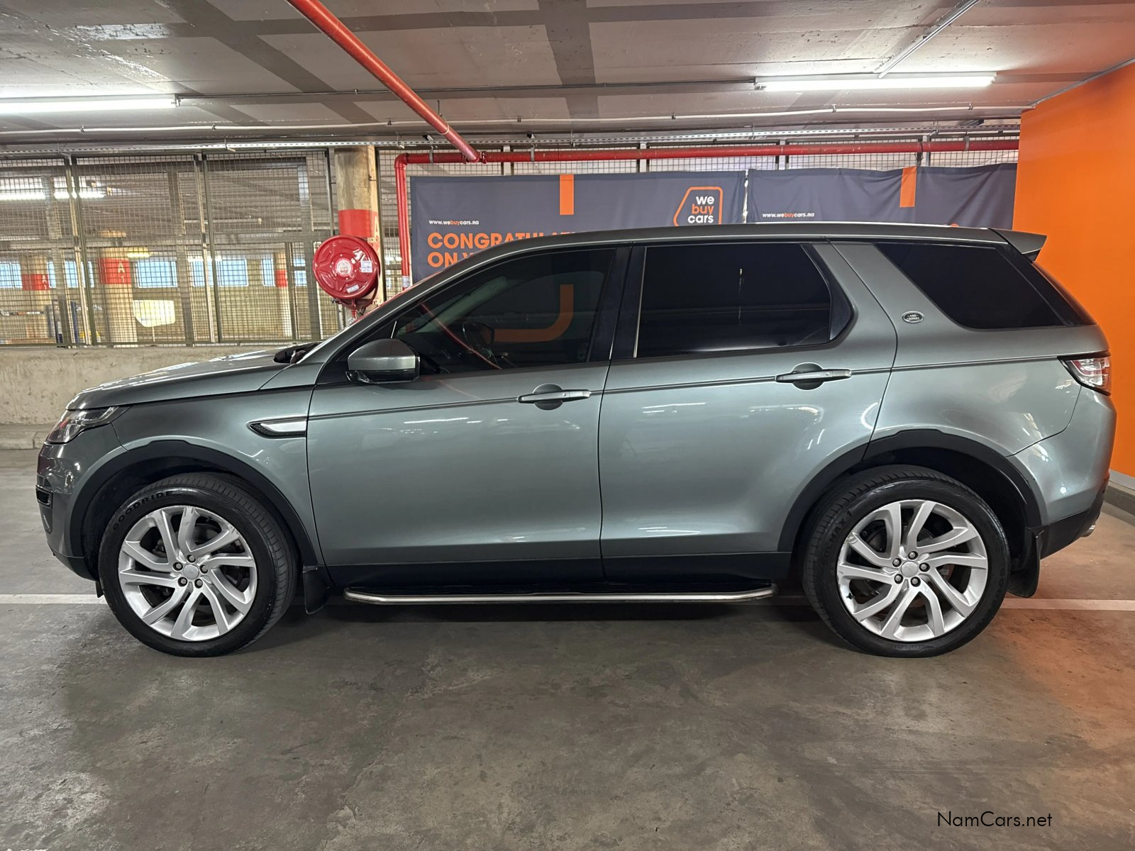 2015 Land Rover Discovery photo 2