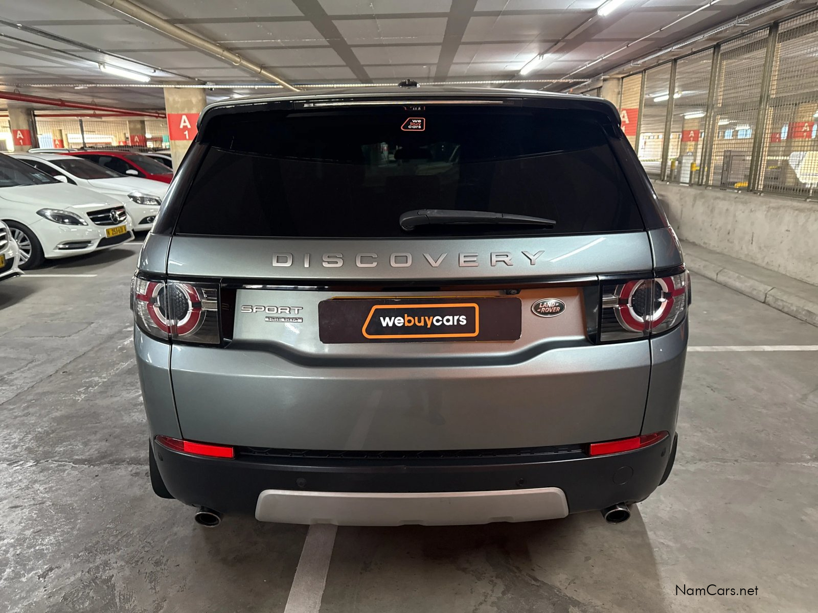 2015 Land Rover Discovery photo 3