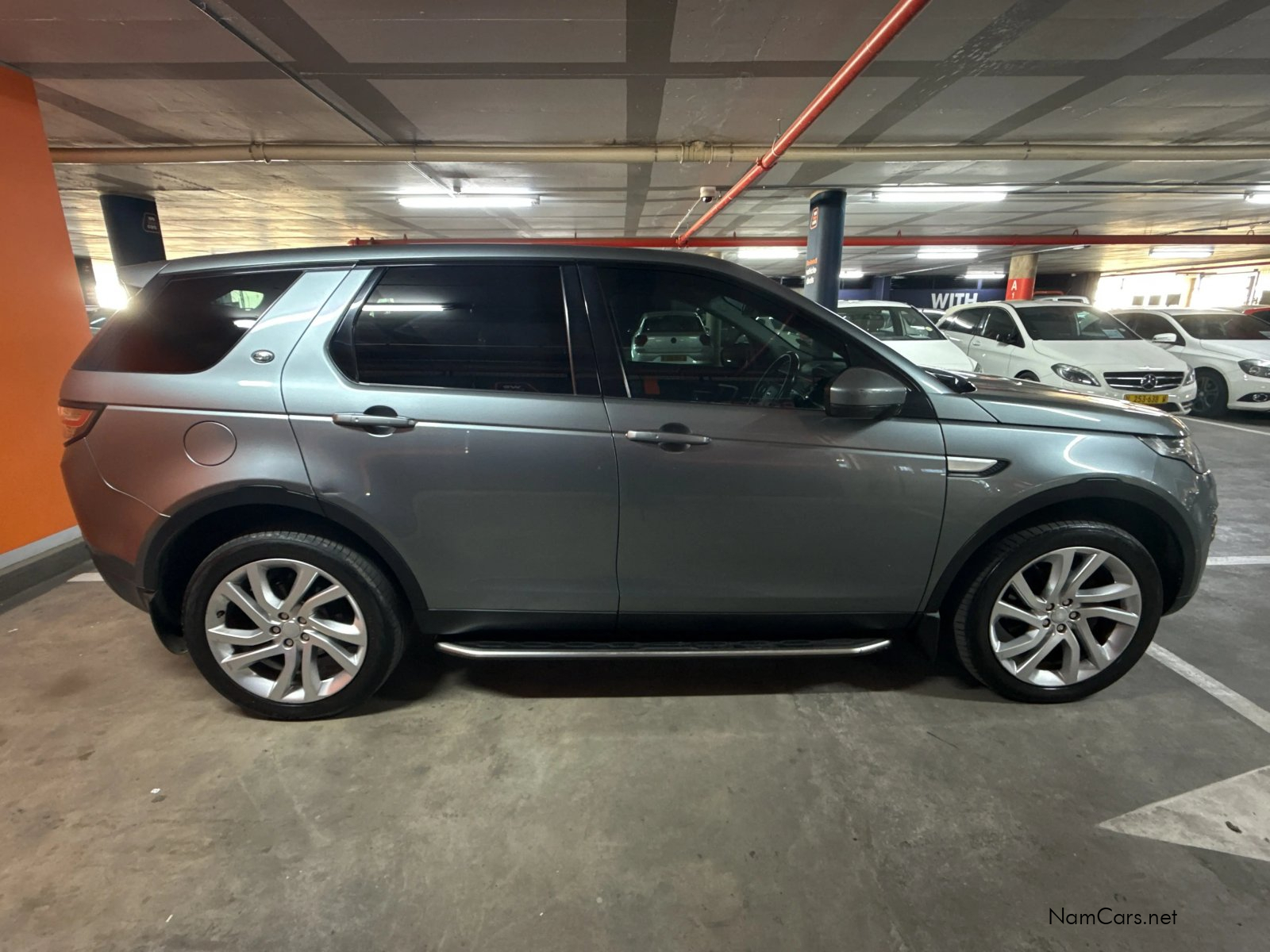 2015 Land Rover Discovery photo 4