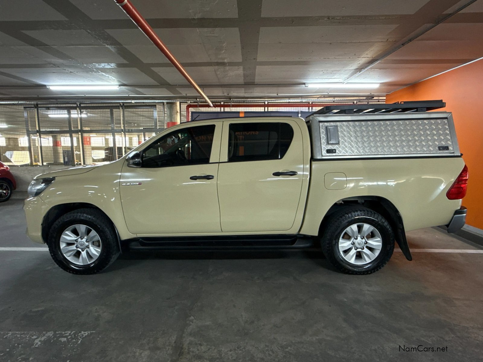 2020 Toyota Hilux photo 2
