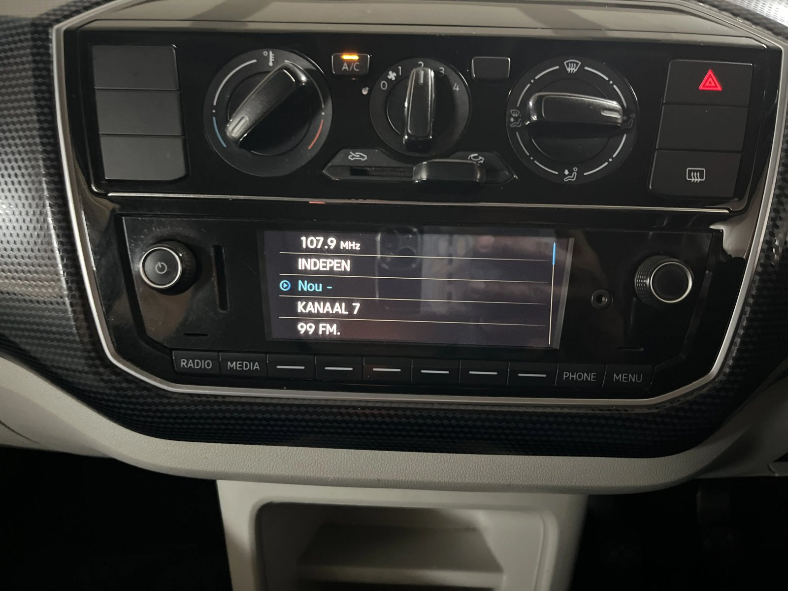2019 Volkswagen Up photo 10