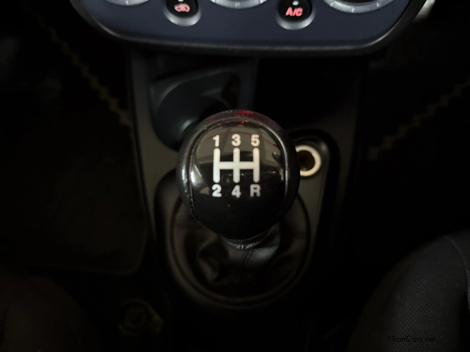2013 Ford Figo photo 12