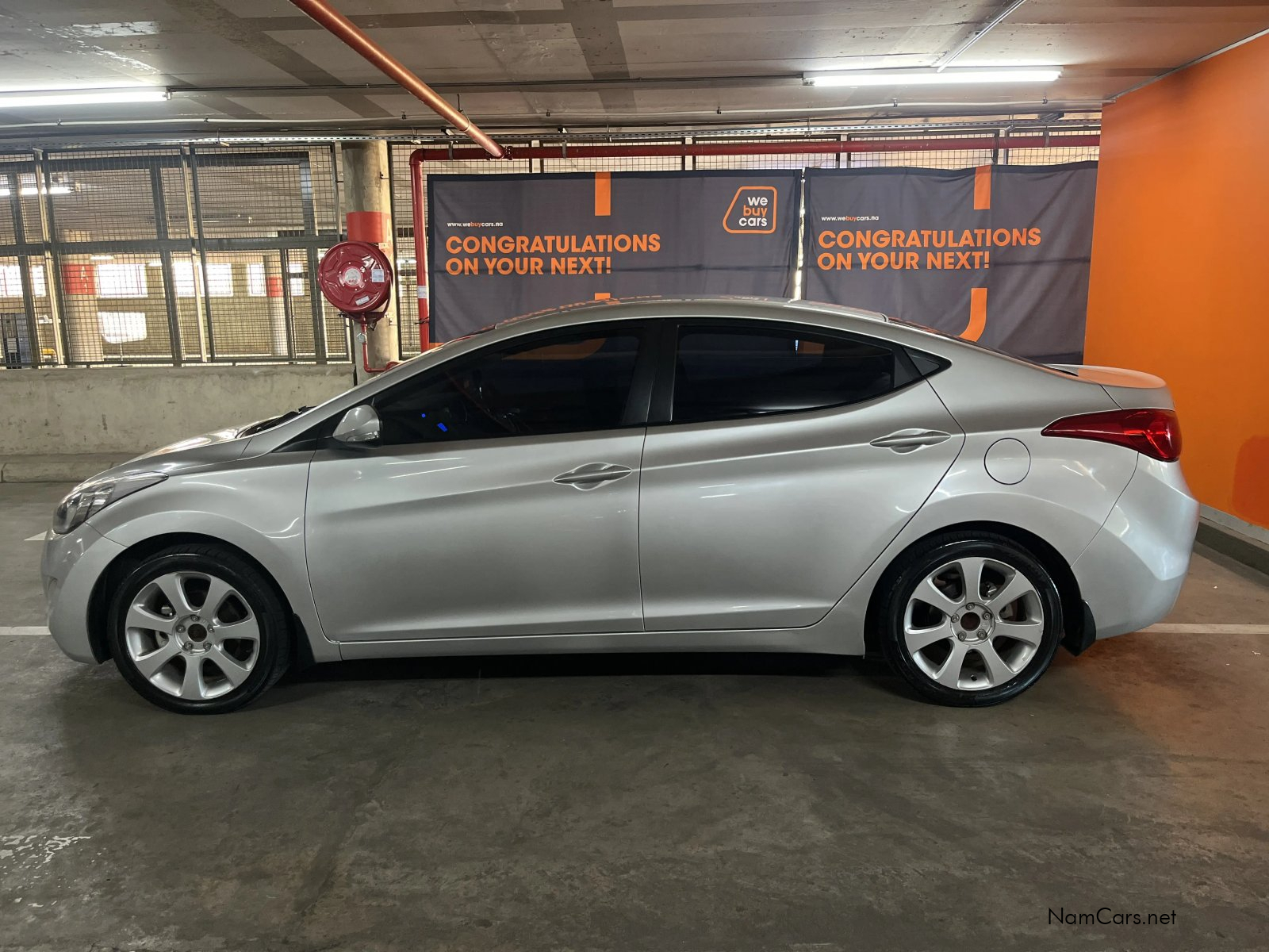 2013 Hyundai Elantra photo 2