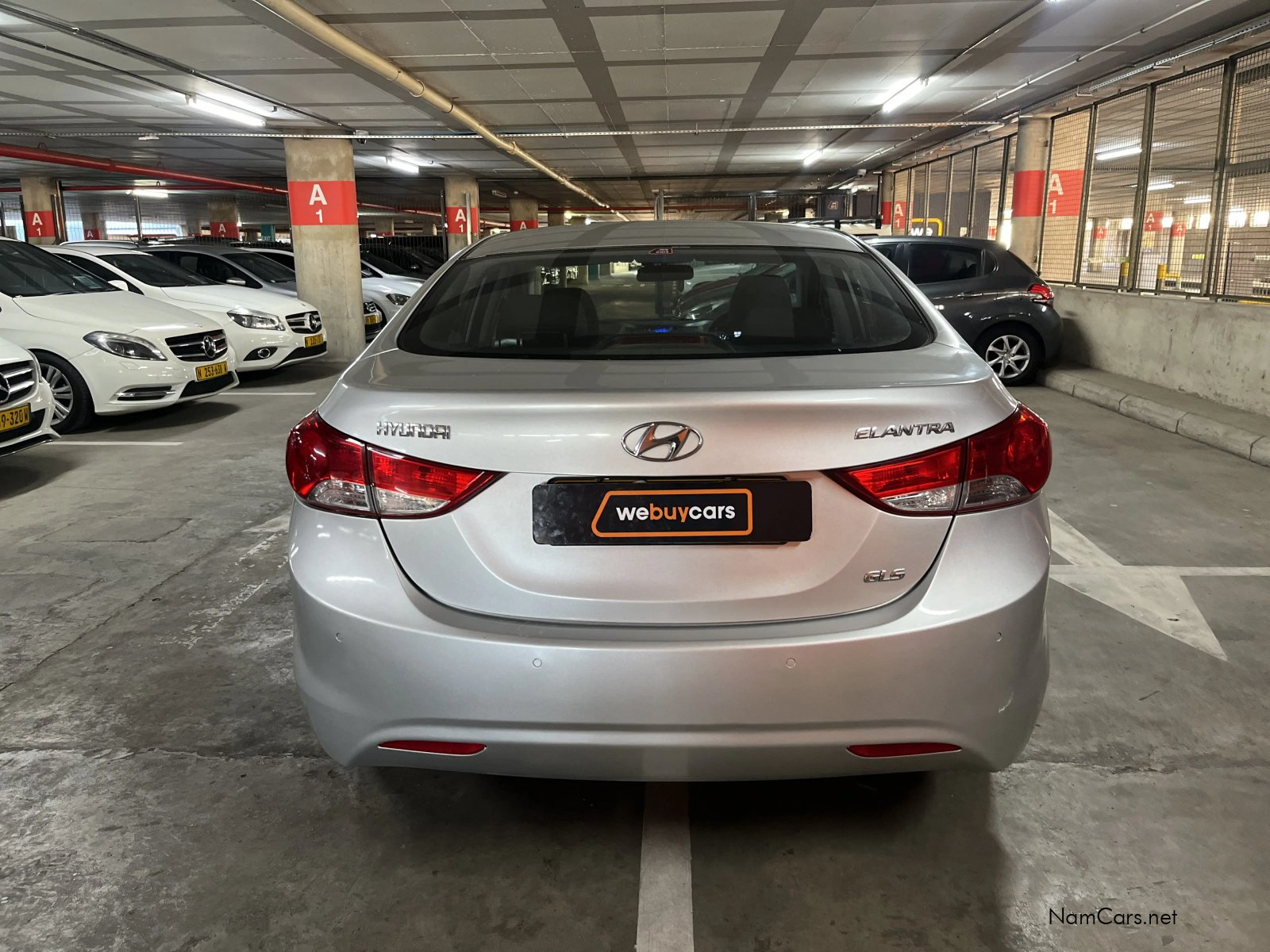 2013 Hyundai Elantra photo 3