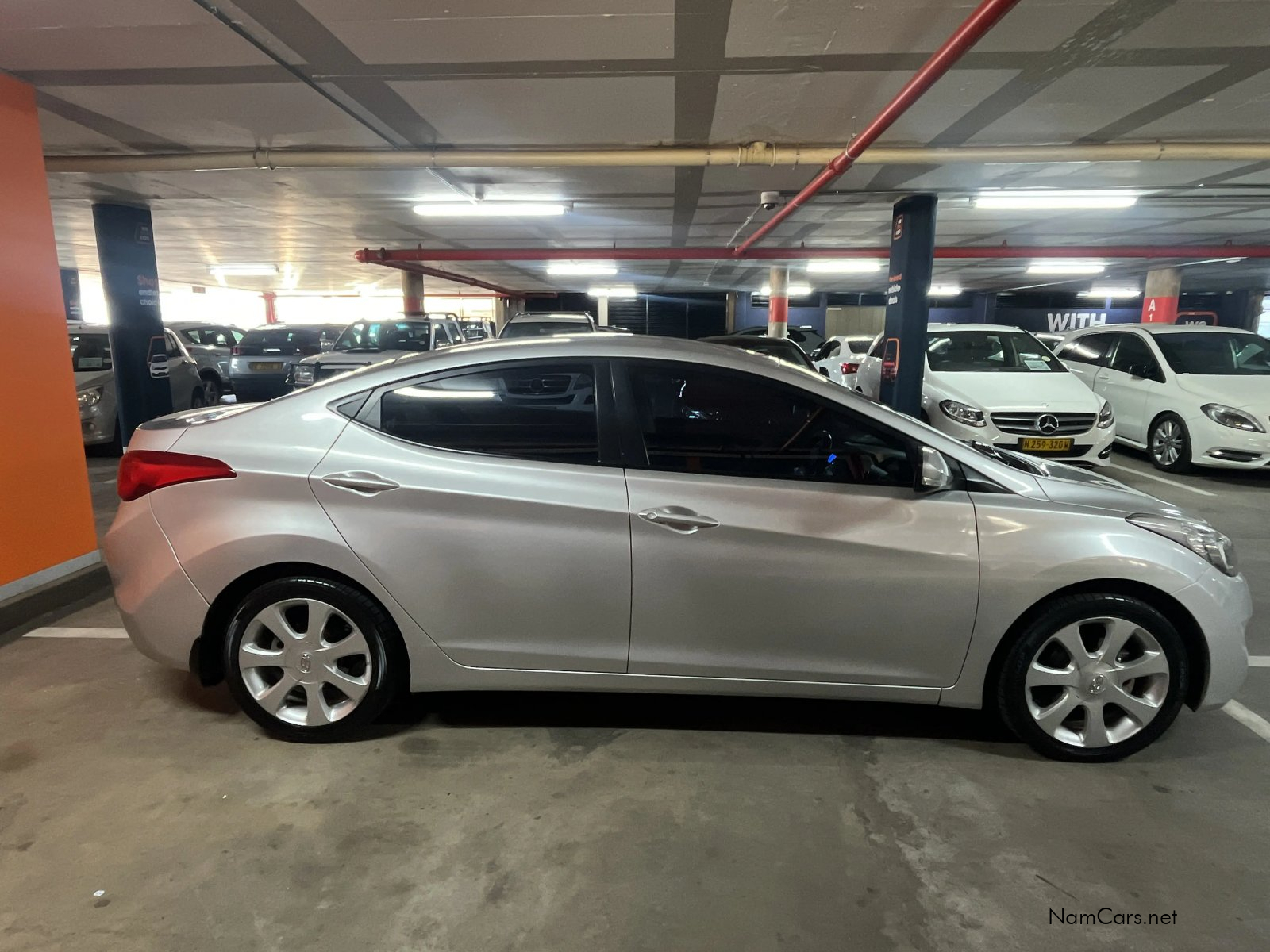 2013 Hyundai Elantra photo 4