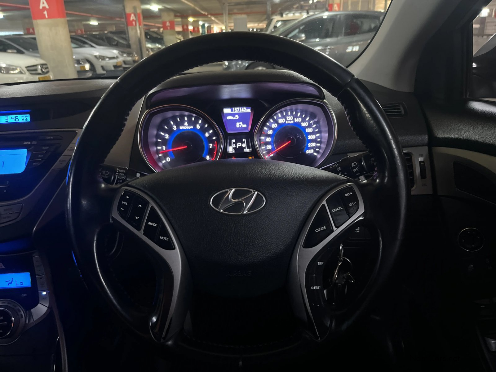 2013 Hyundai Elantra photo 9