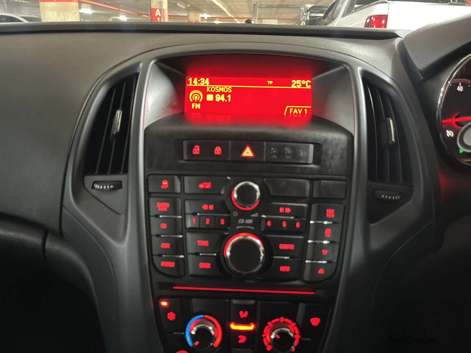 2015 Opel Astra photo 10