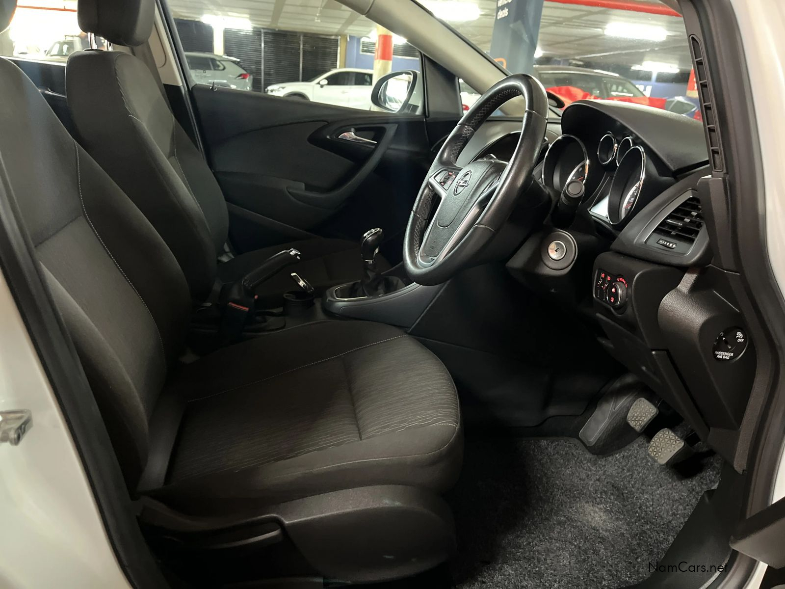 2015 Opel Astra photo 13