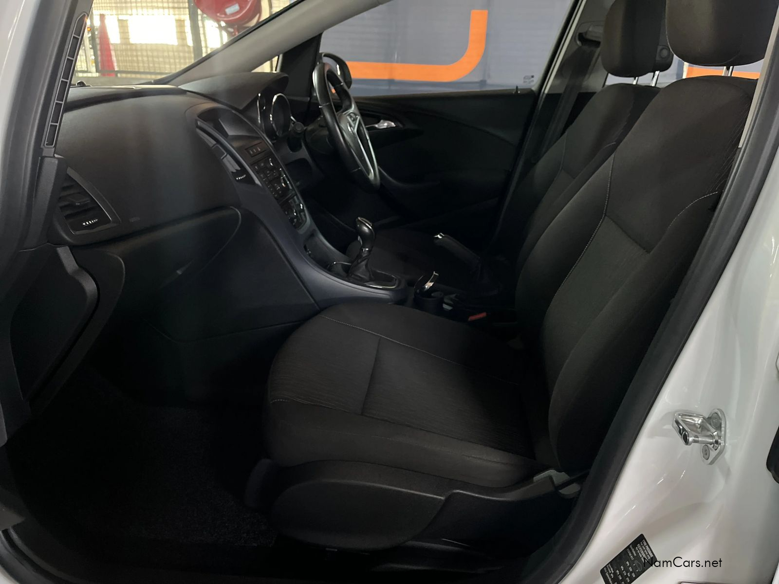 2015 Opel Astra photo 14