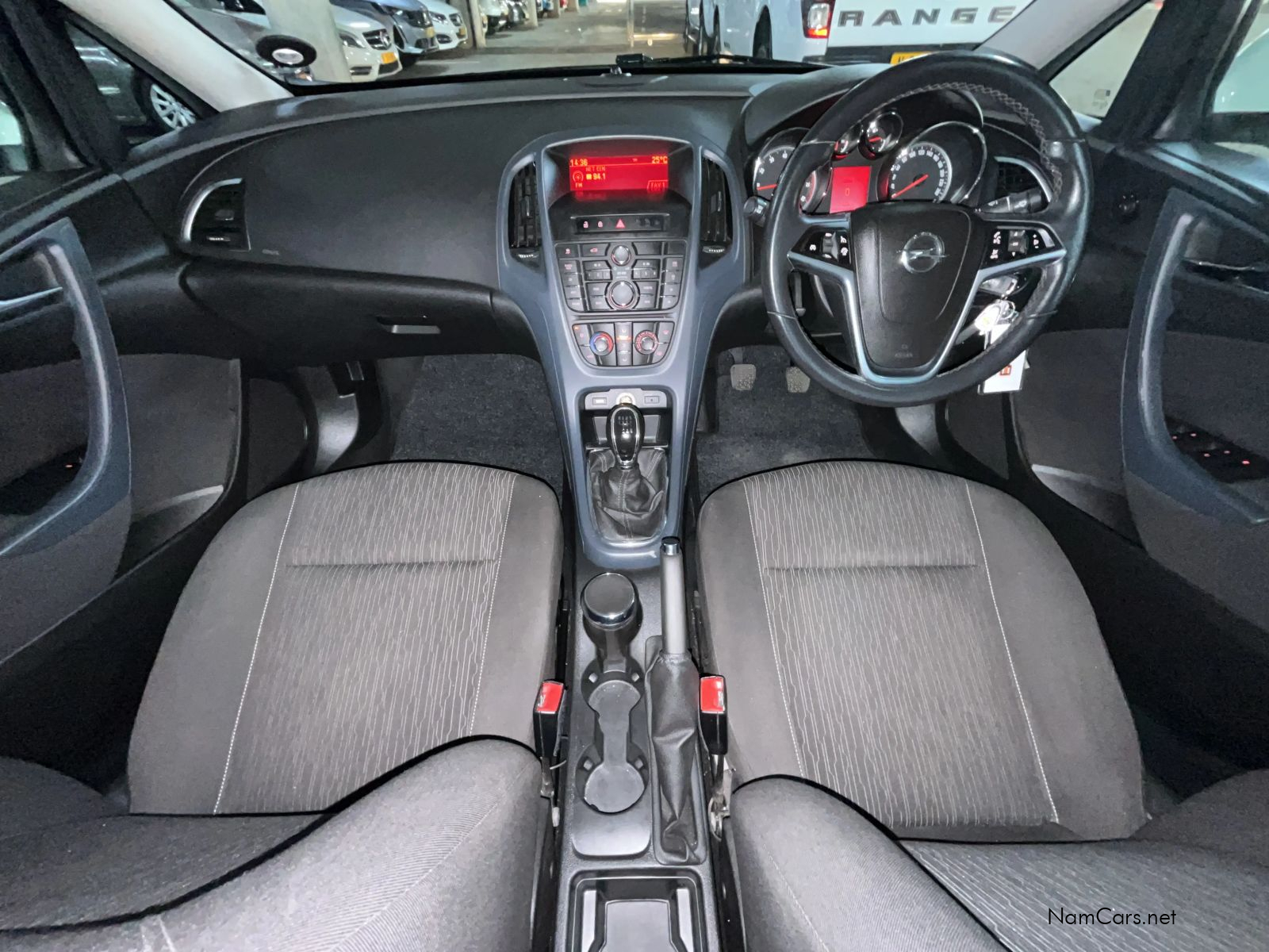 2015 Opel Astra photo 18