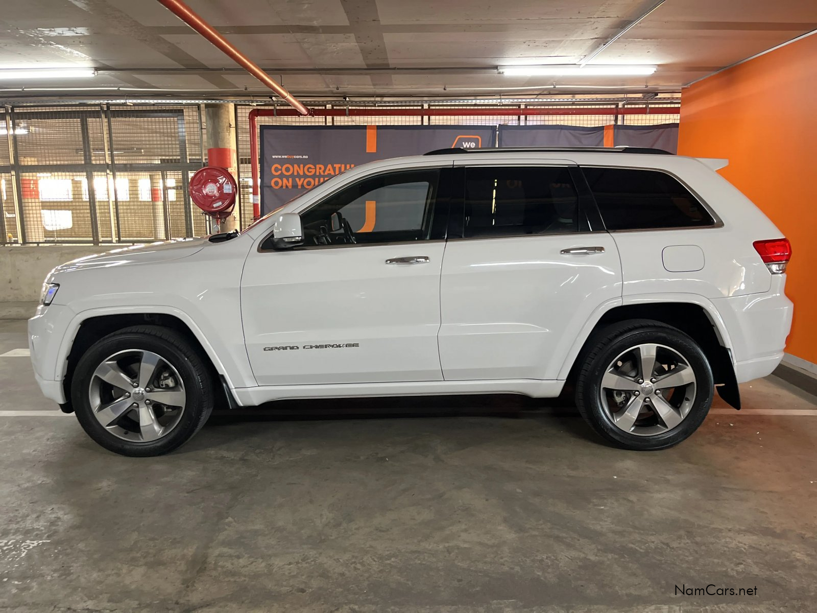 2017 Jeep Grand Cherokee photo 2