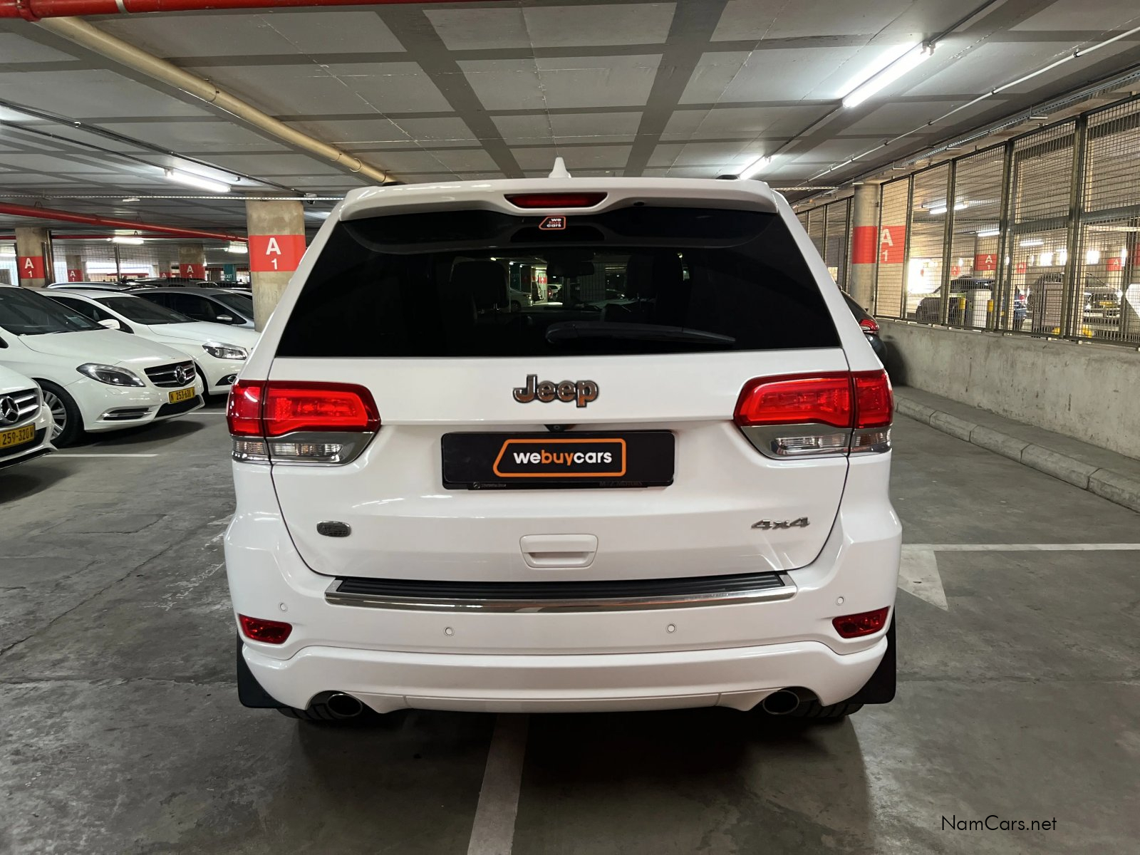 2017 Jeep Grand Cherokee photo 3