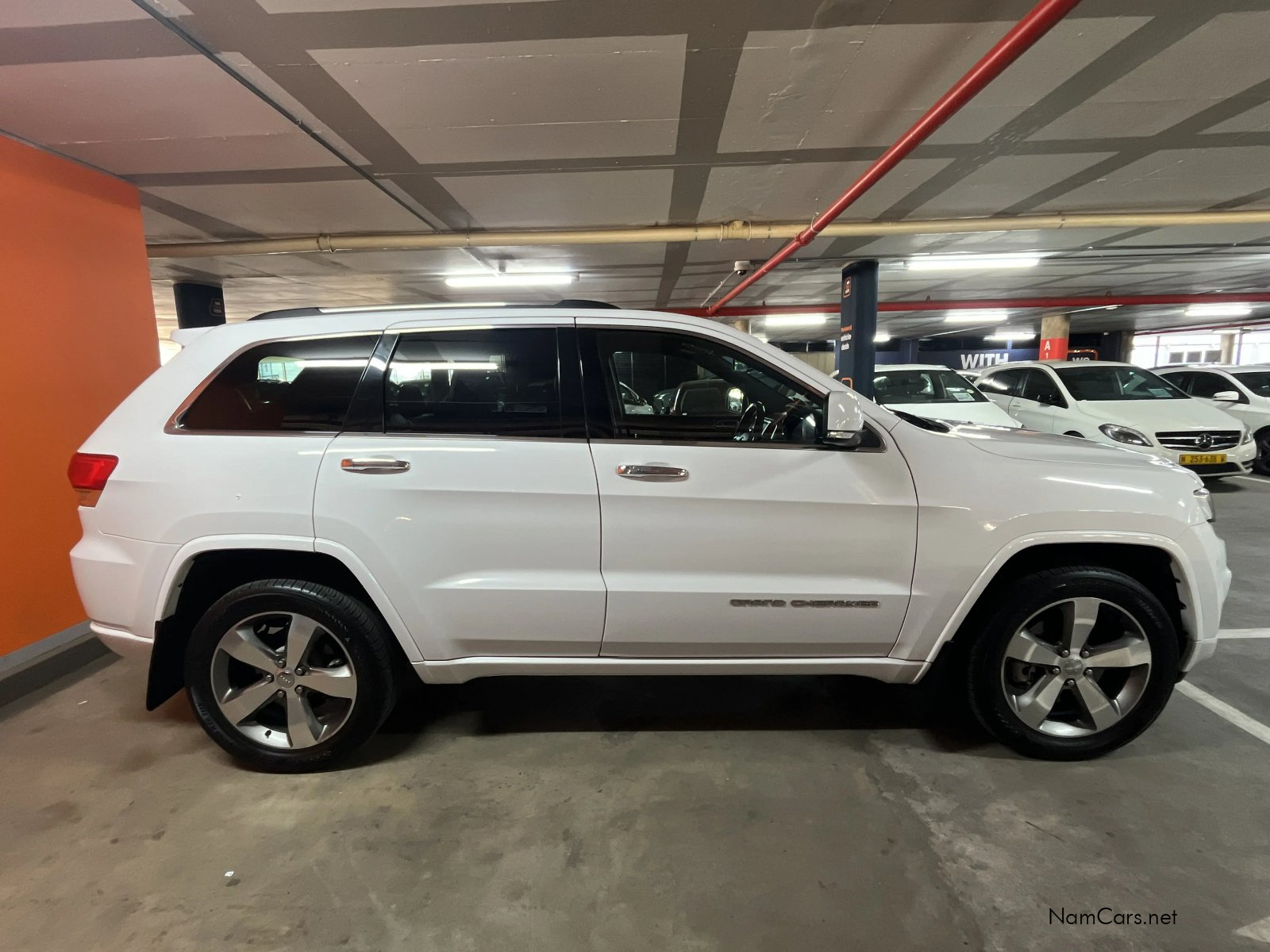 2017 Jeep Grand Cherokee photo 4
