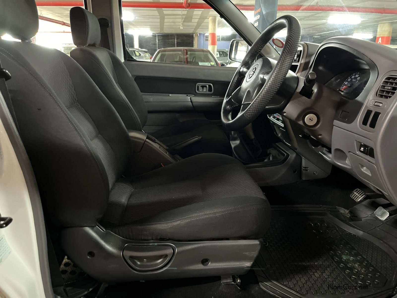2018 Nissan Hardbody photo 11