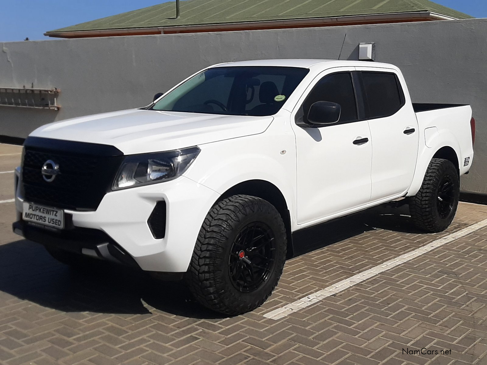 2021 Nissan Navara photo 1