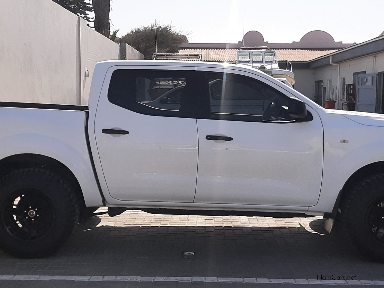 2021 Nissan Navara photo 3