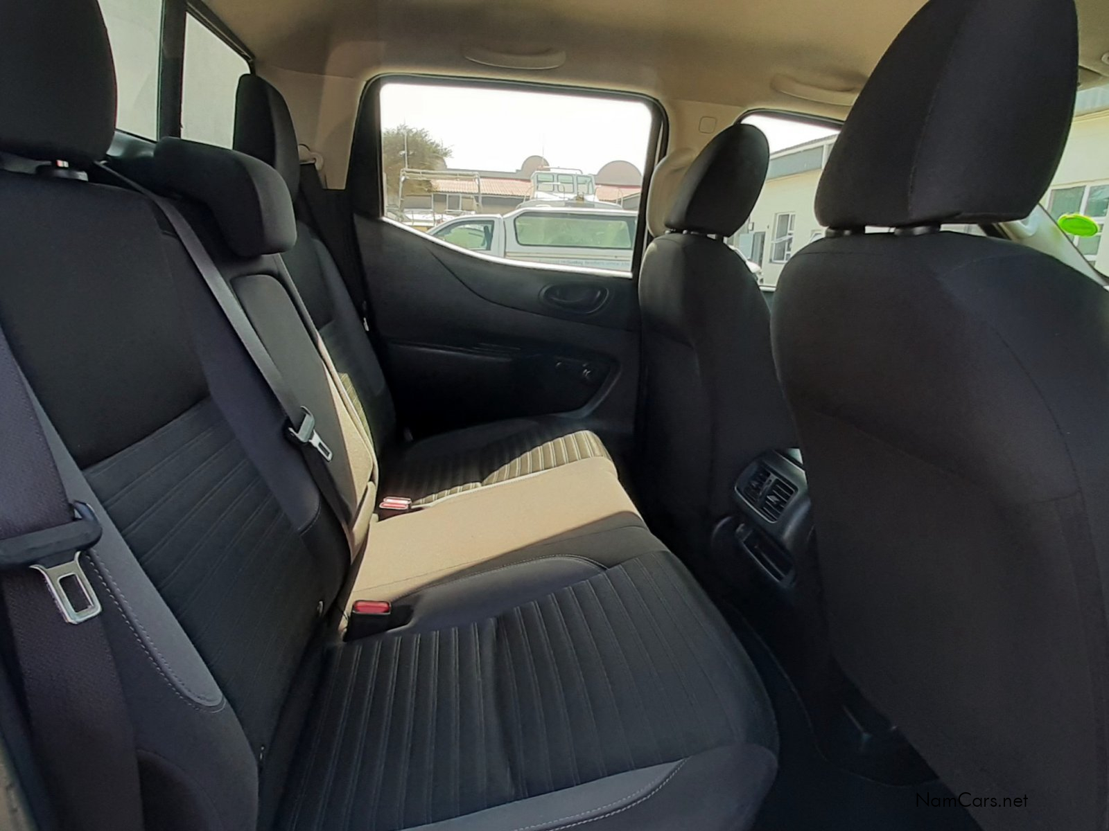 2021 Nissan Navara photo 8