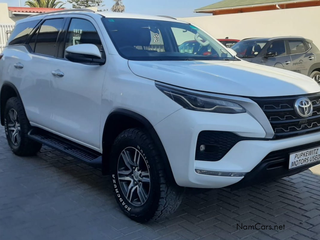 2022 Toyota Fortuner photo 2