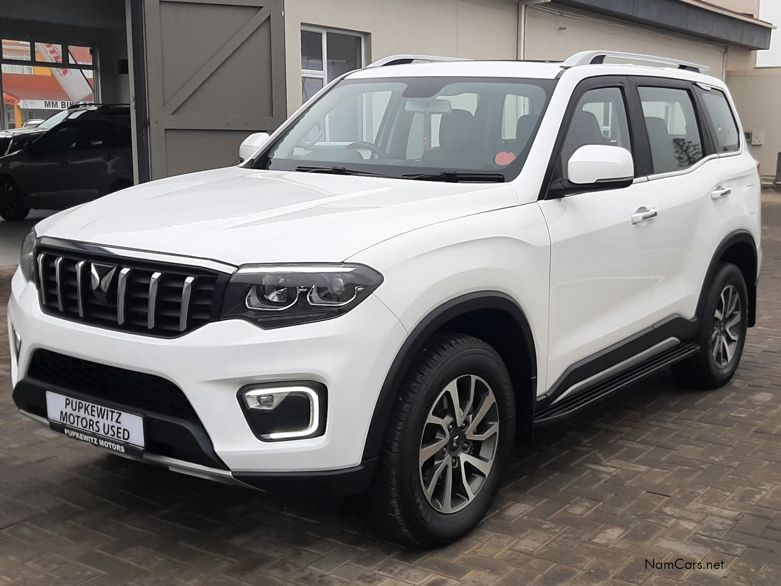 2023 Mahindra Scorpio photo 2