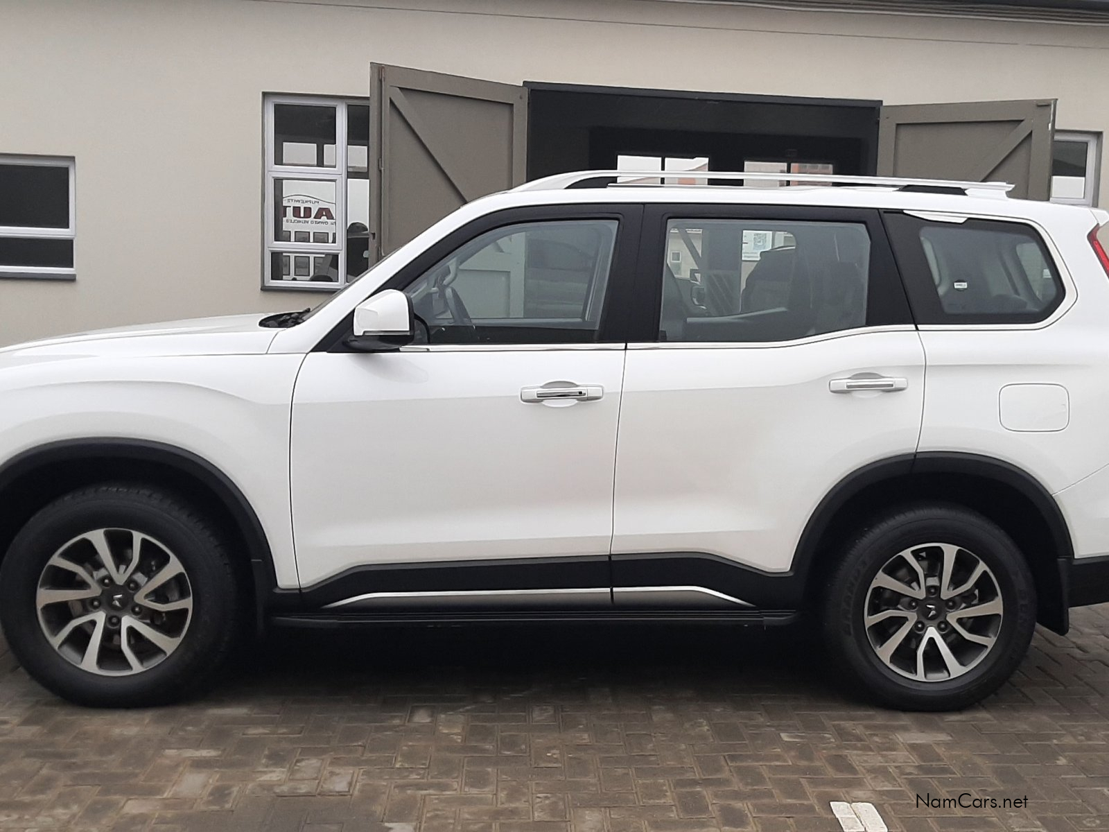 2023 Mahindra Scorpio photo 3