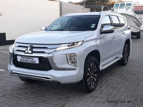 2022 Mitsubishi Pajero photo 1
