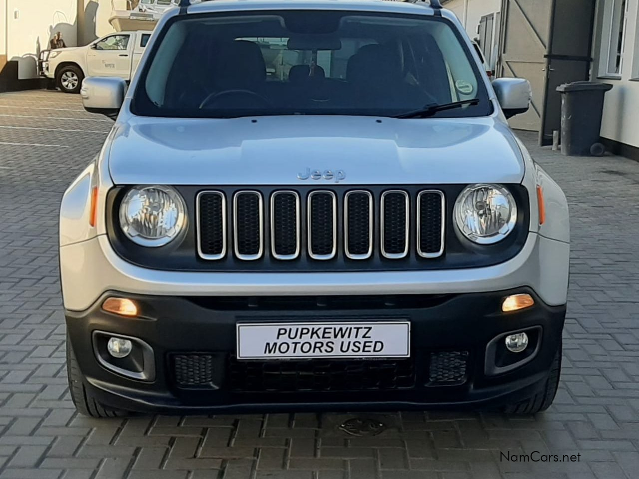 2015 Jeep Renegade photo 2