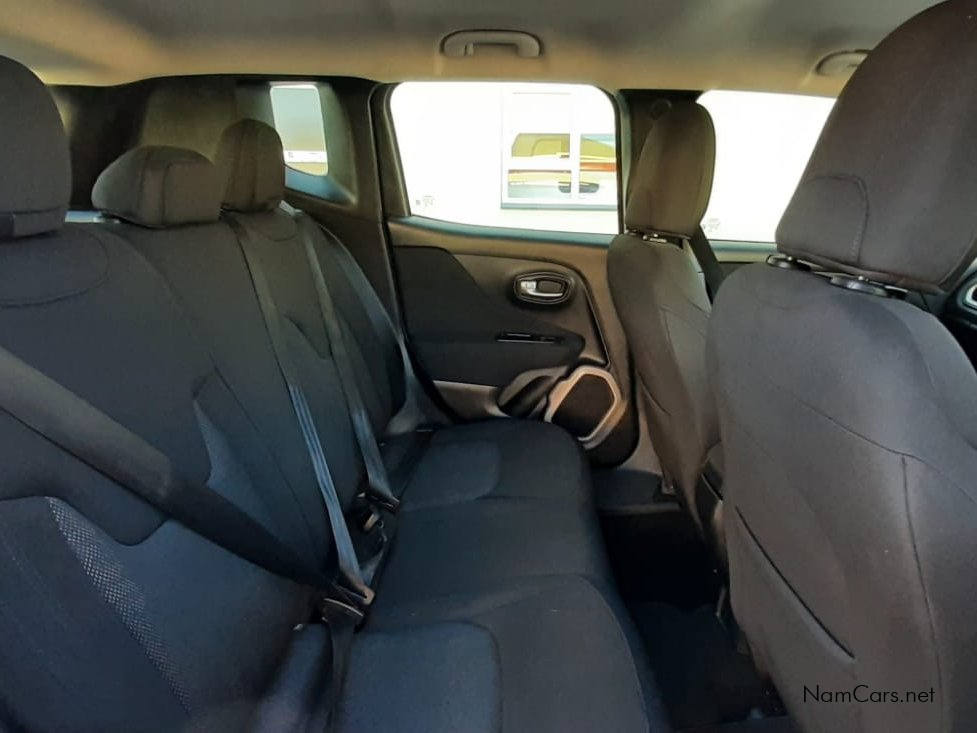 2015 Jeep Renegade photo 8