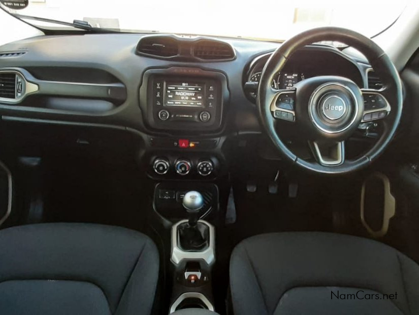 2015 Jeep Renegade photo 9