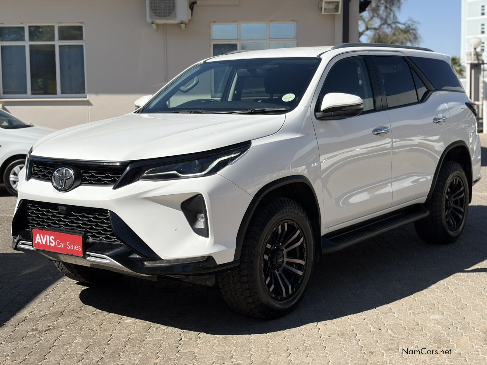 2025 Toyota Fortuner photo 3