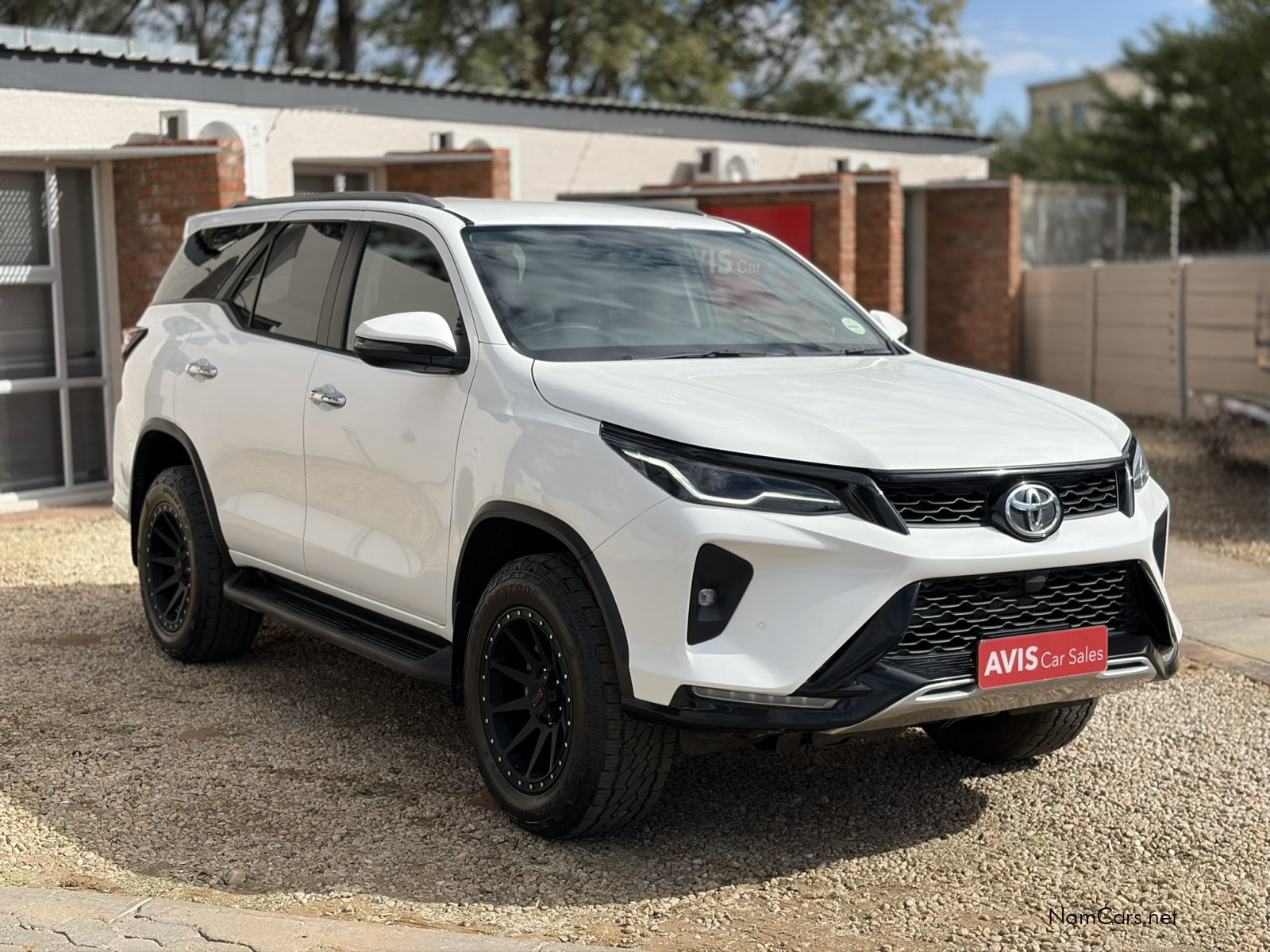 2025 Toyota Fortuner photo 1