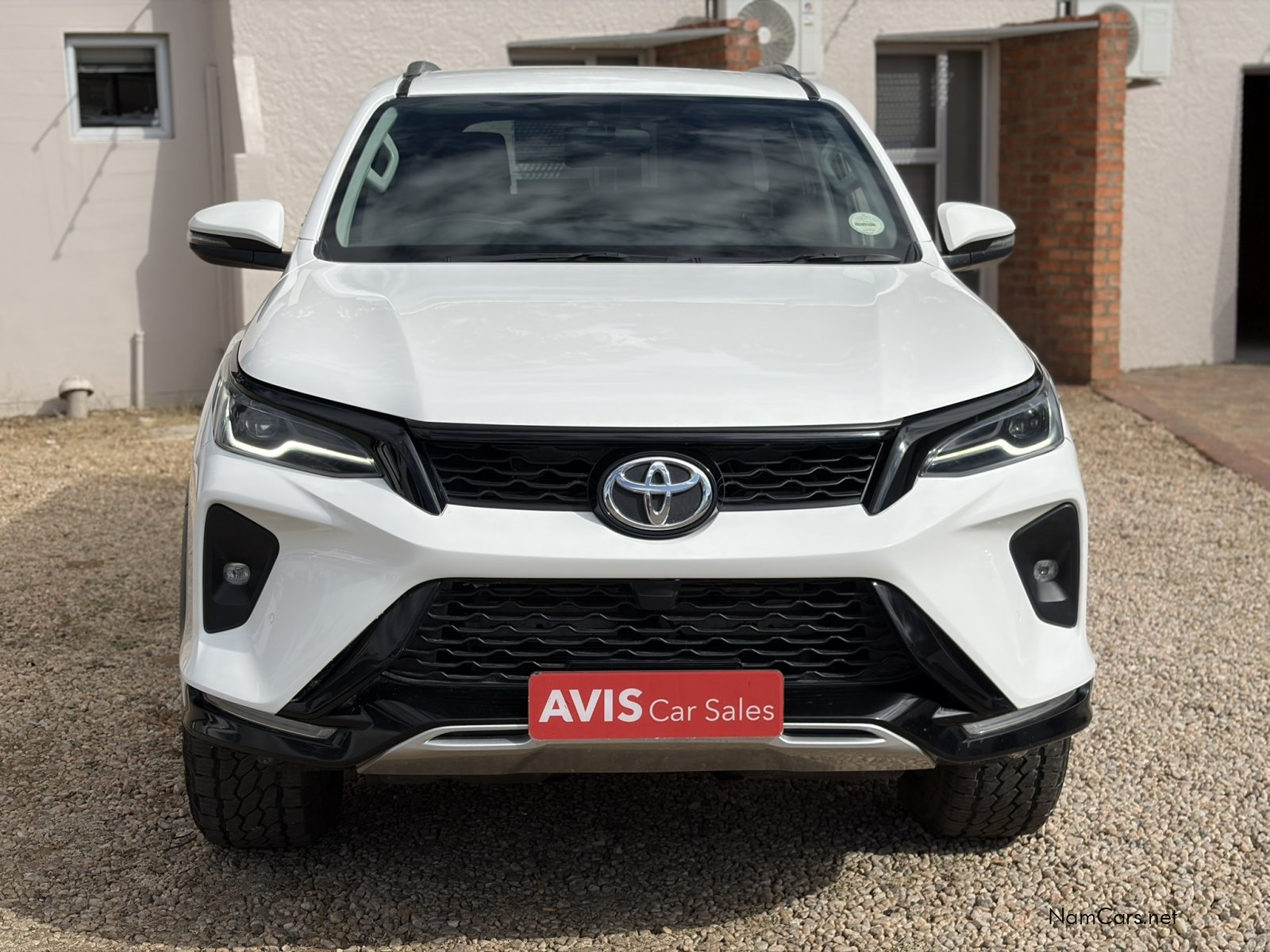 2025 Toyota Fortuner photo 2