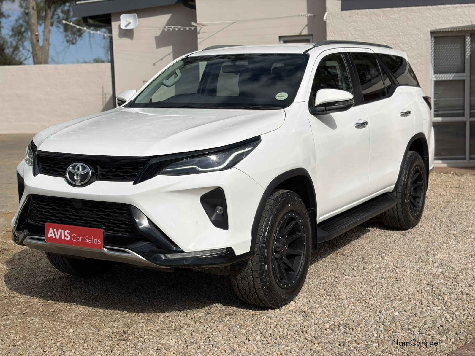 2025 Toyota Fortuner photo 3