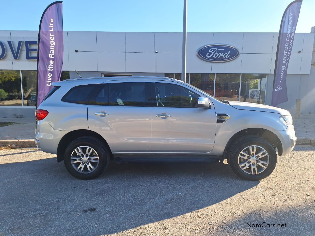 2018 Ford Everest photo 2