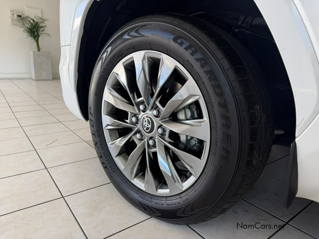 2024 Toyota Land Cruiser photo 5