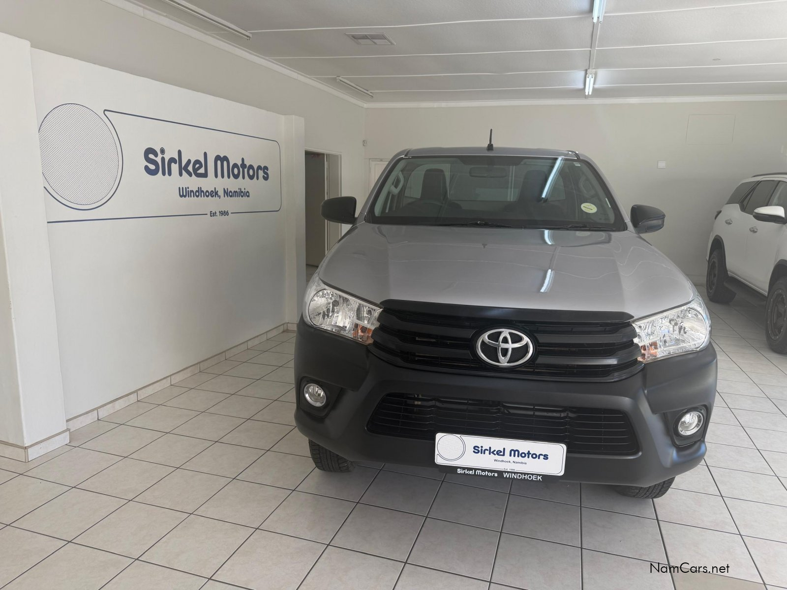 2023 Toyota Hilux photo 2