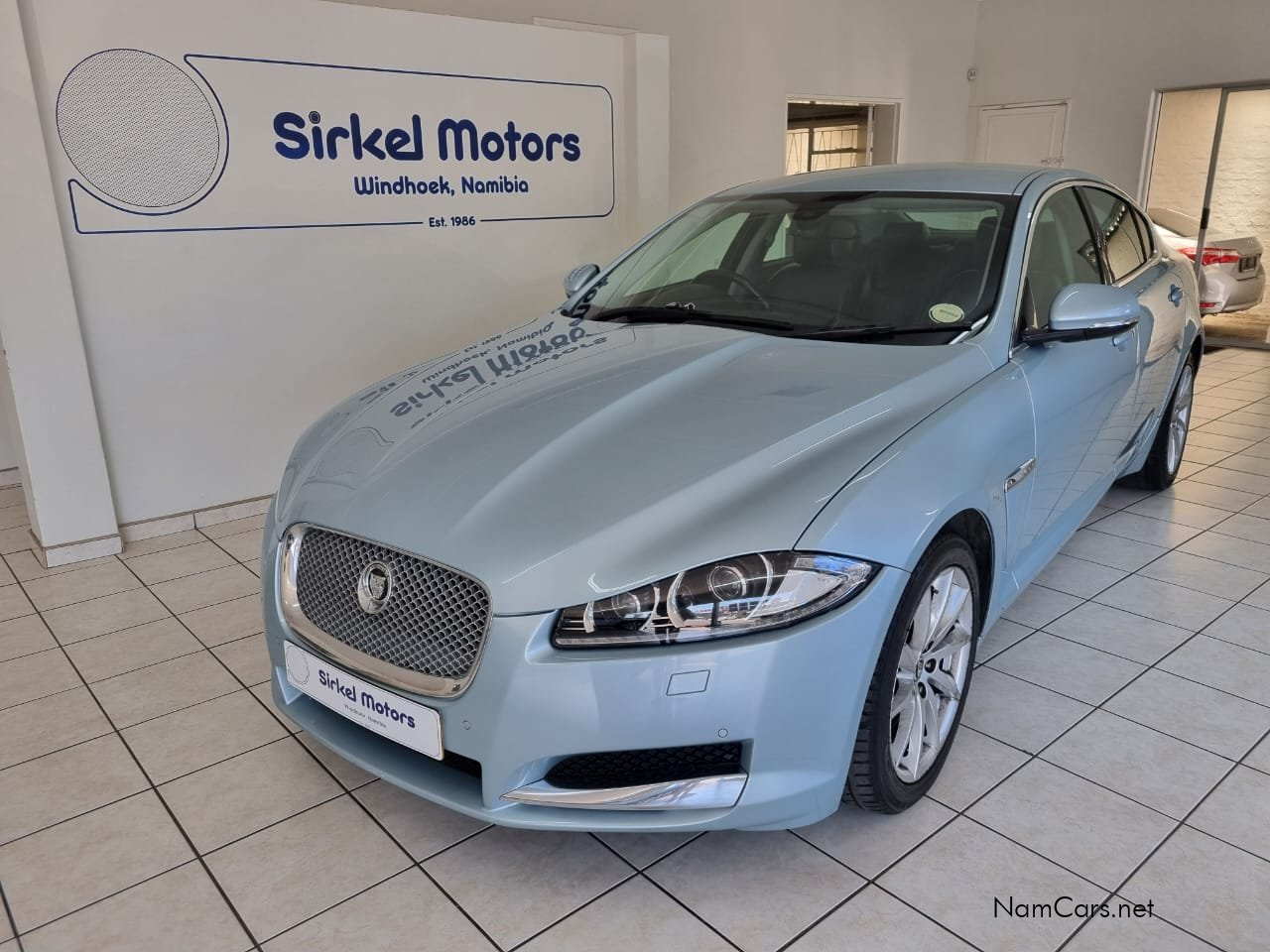 2013 Jaguar XF photo 1
