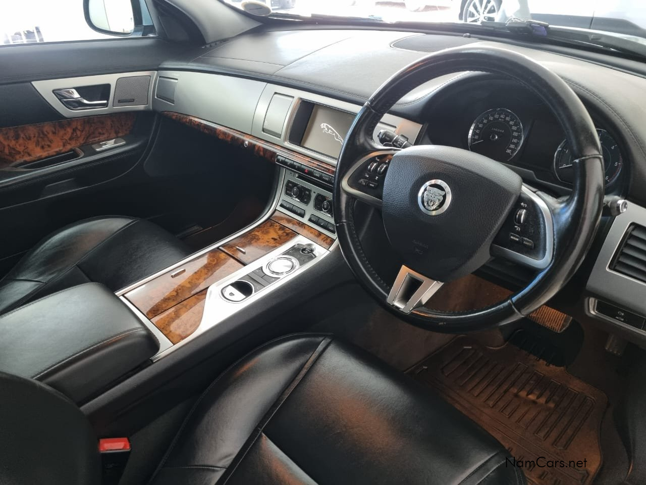 2013 Jaguar XF photo 14