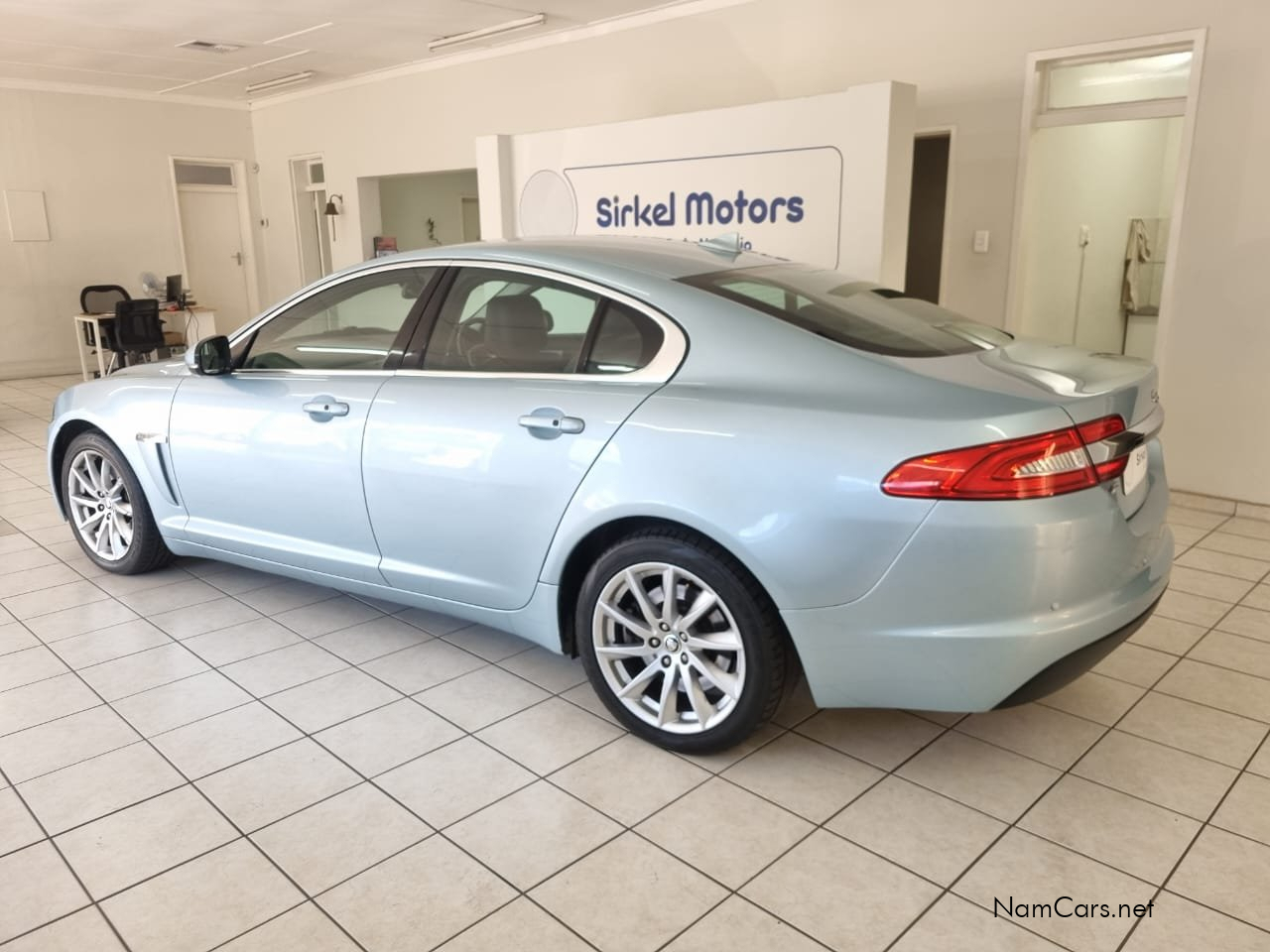 2013 Jaguar XF photo 6