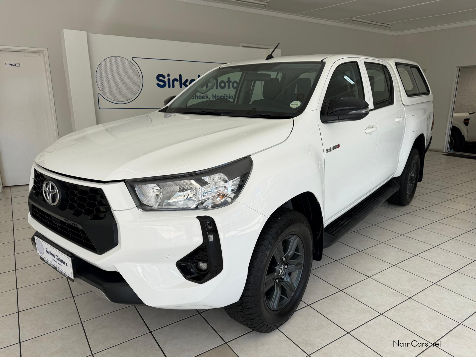 2025 Toyota Hilux photo 1