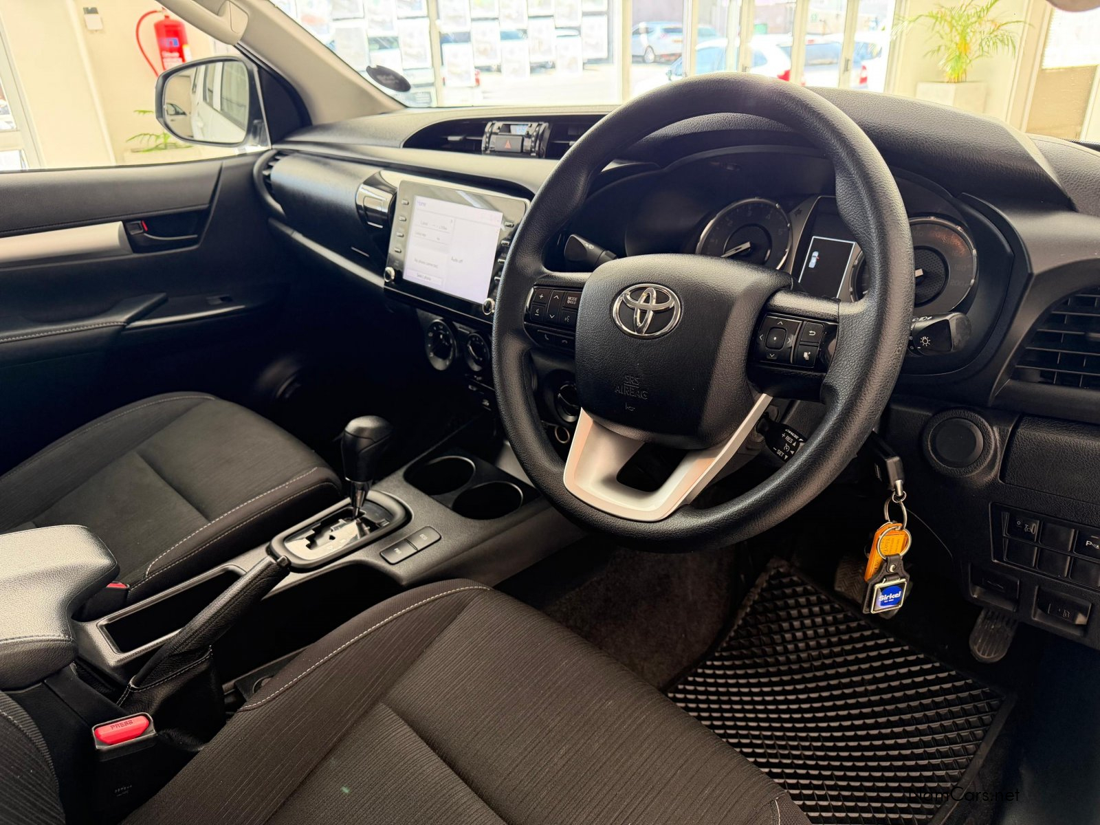 2025 Toyota Hilux photo 14