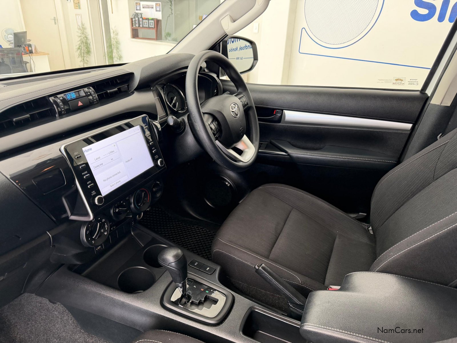 2025 Toyota Hilux photo 15