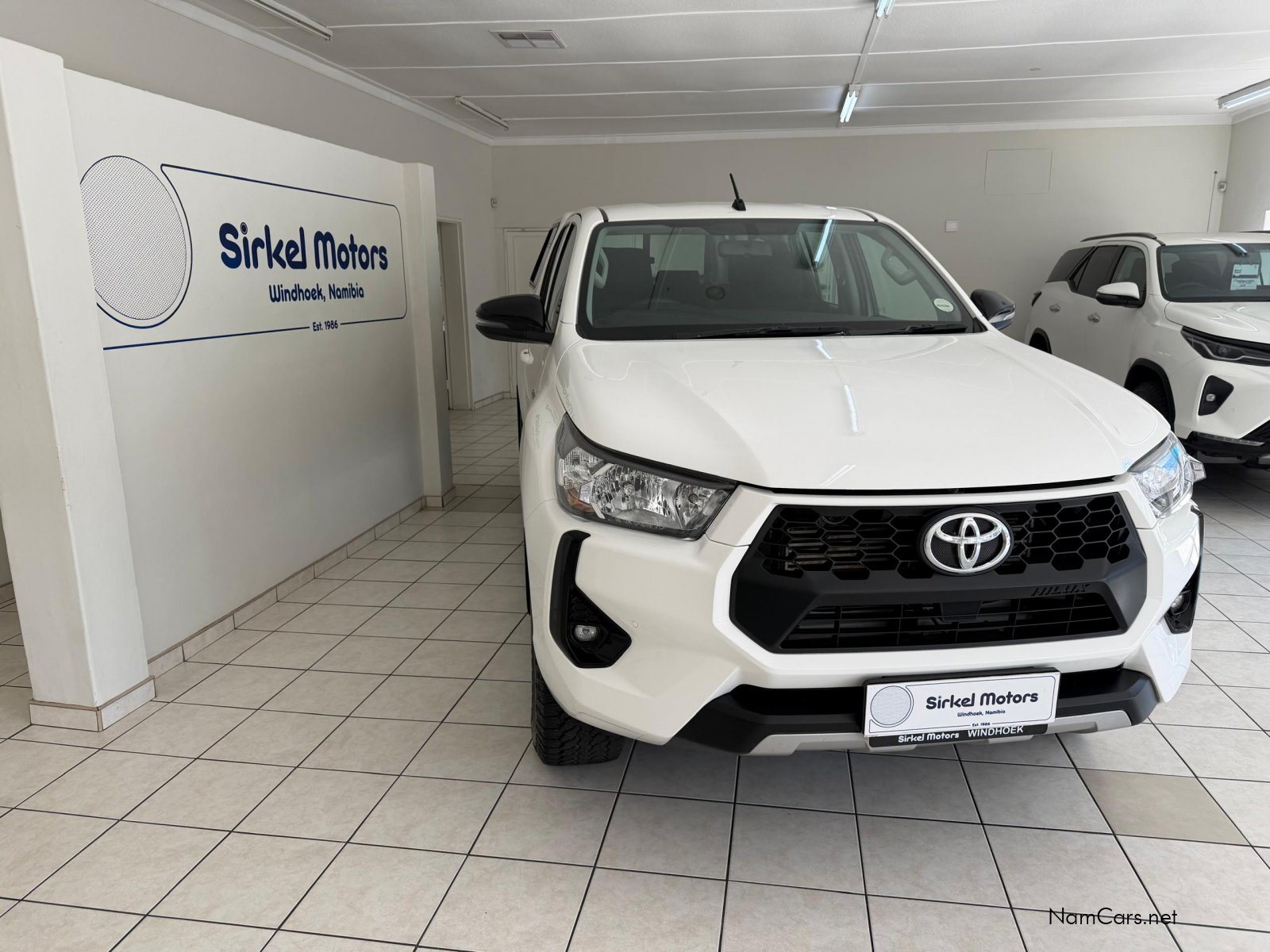 2025 Toyota Hilux photo 2
