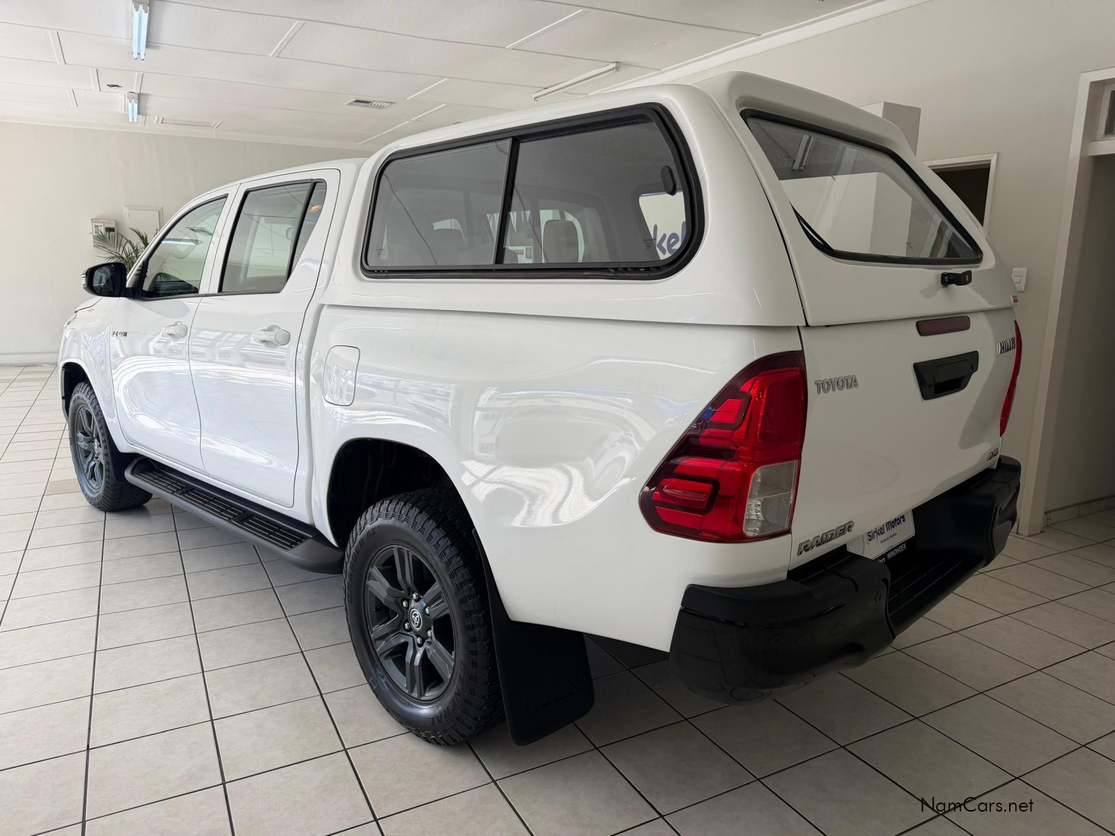 2025 Toyota Hilux photo 8