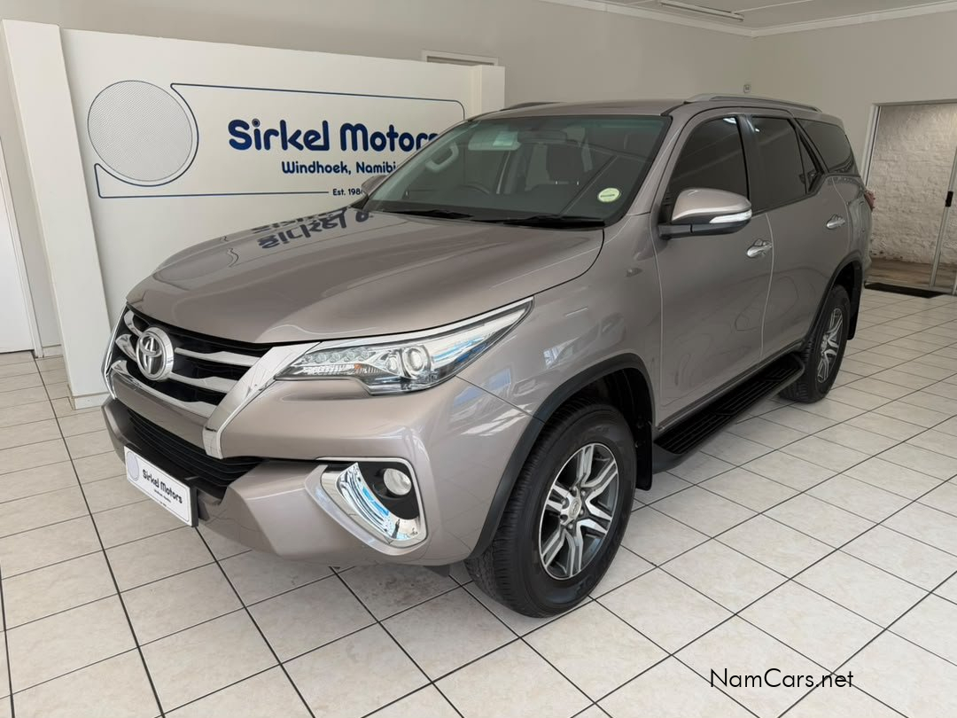 2016 Toyota Fortuner photo 1