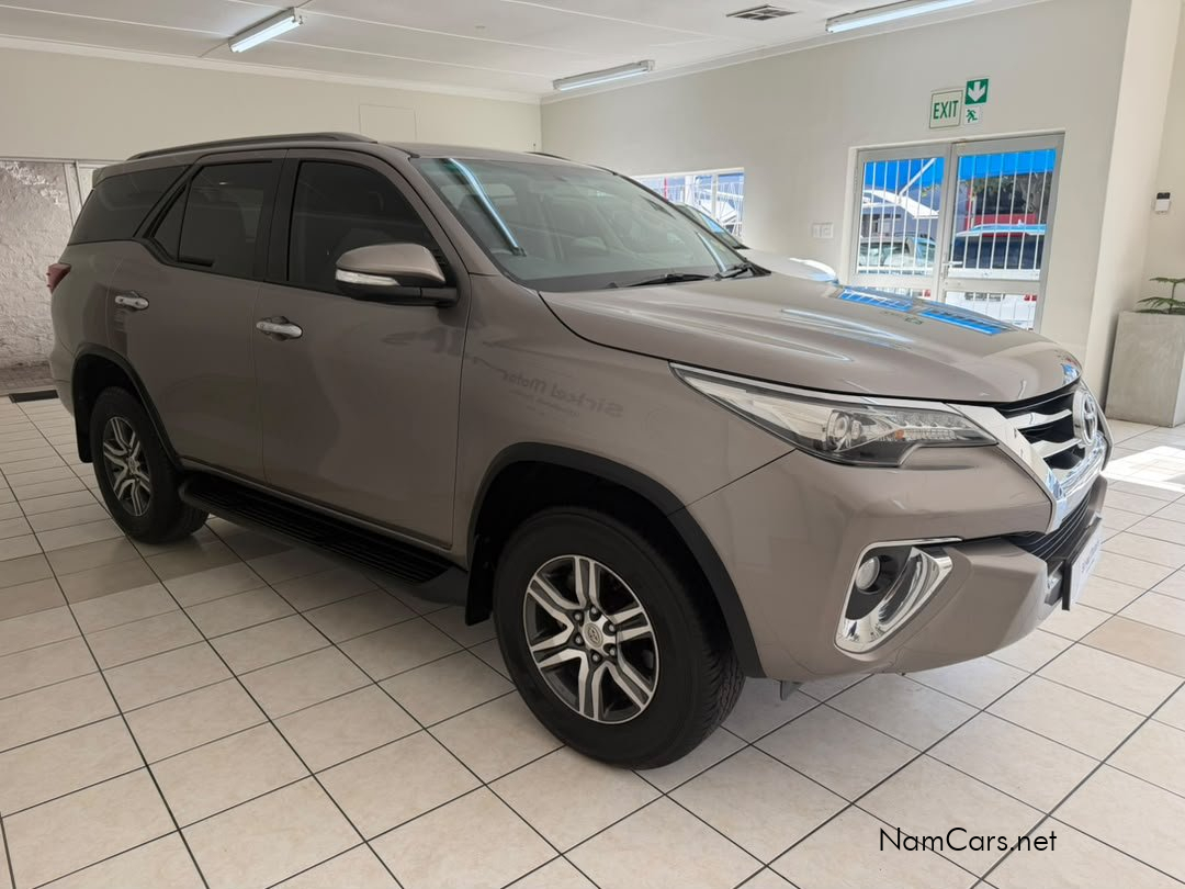 2016 Toyota Fortuner photo 2