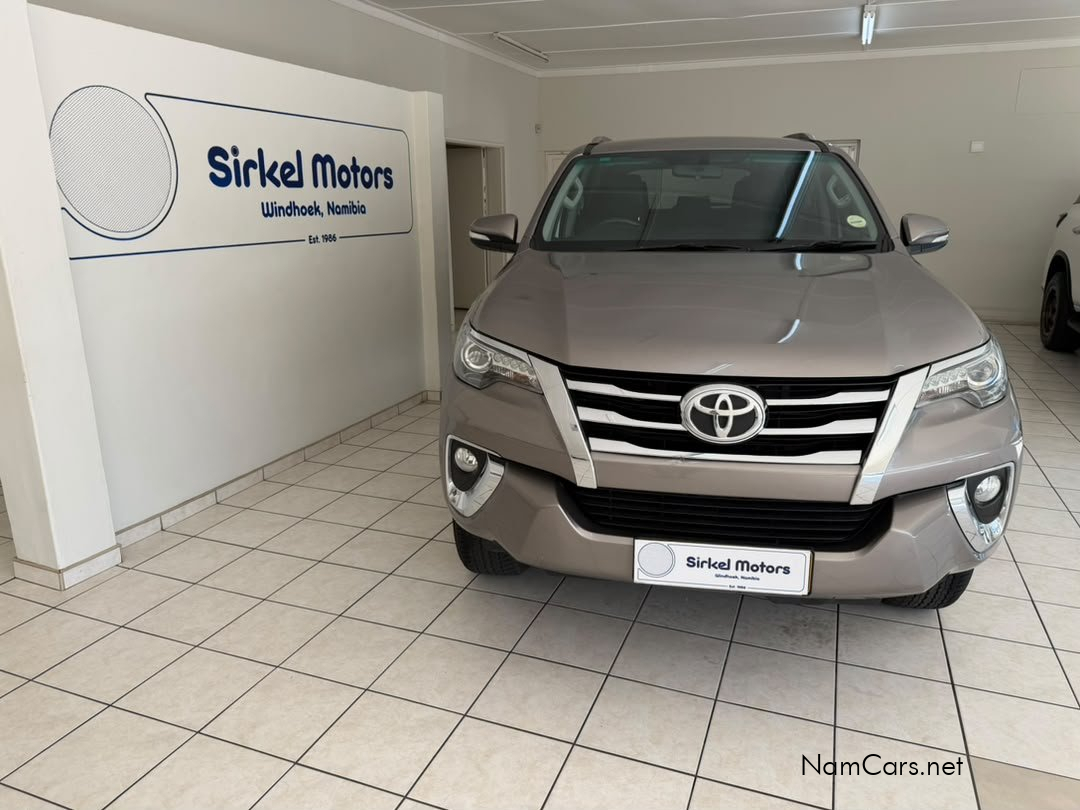 2016 Toyota Fortuner photo 3
