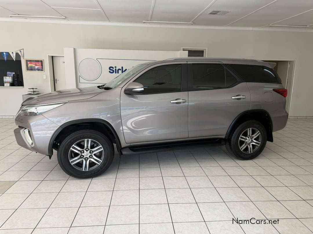 2016 Toyota Fortuner photo 4