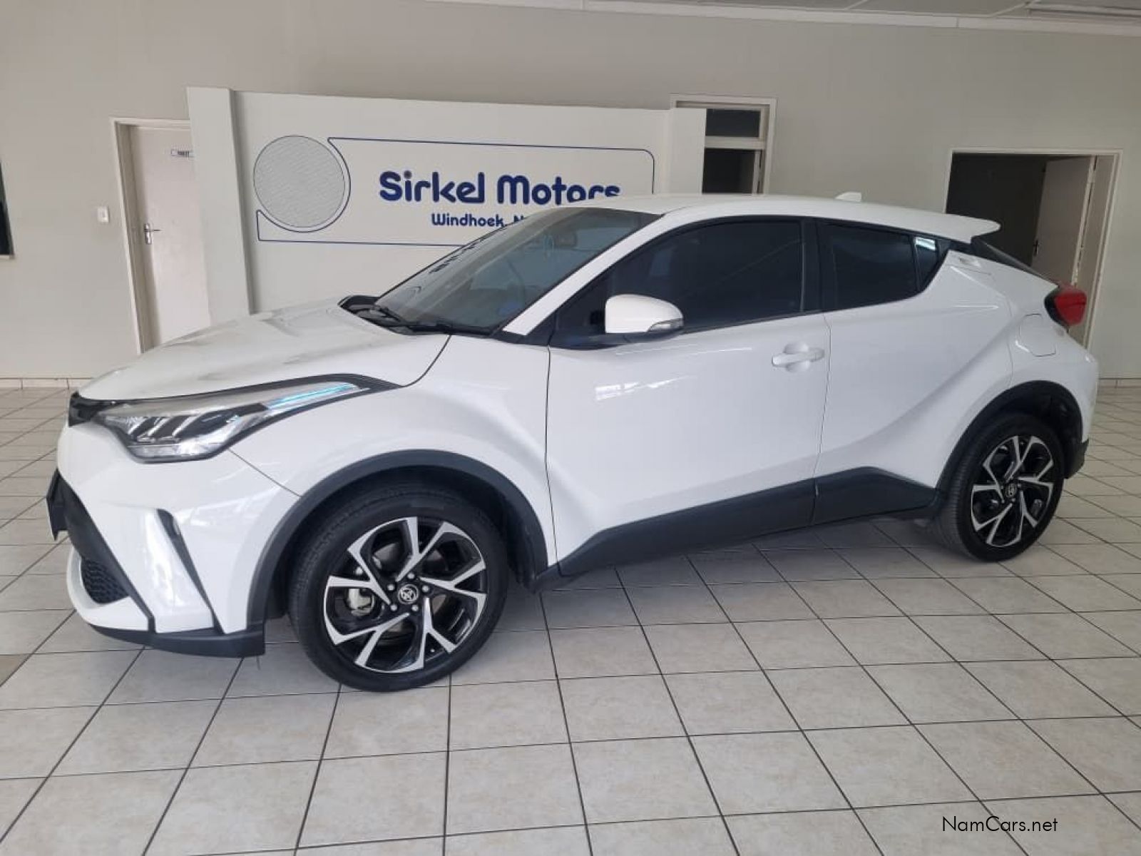2020 Toyota C-HR photo 2